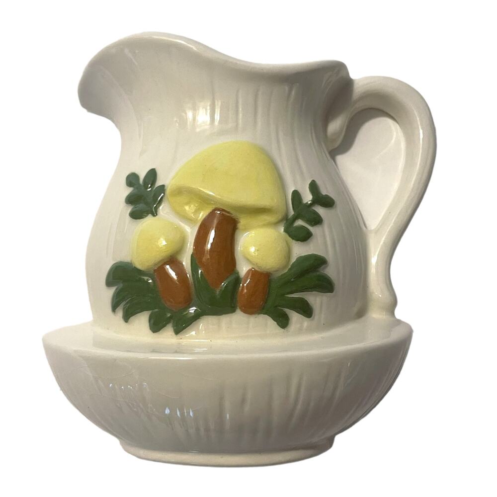 Vintage Mushroom 1970s wall pocket EUC